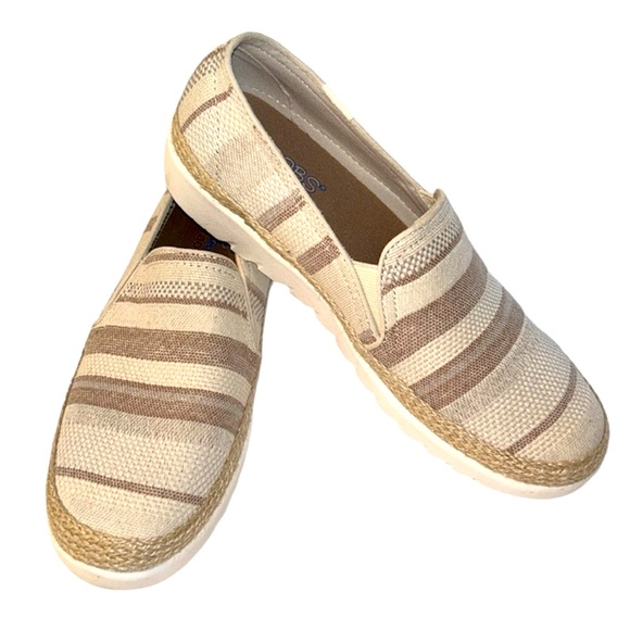 NWOT Bob’s Sneaker Flats - Picture 1 of 7